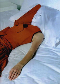 jinxproof:Hussein Chalayan S/S 2000ph. Barnaby