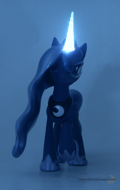 royalcanterlotvoice:  Nocturnal brilliance by Groovebirdfor sale~! 