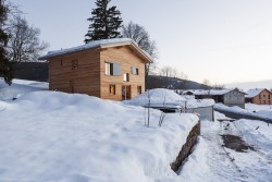 ombuarchitecture:Hut Near the Lac de Joux By Kunik de Morsier architectesvia Archdaily