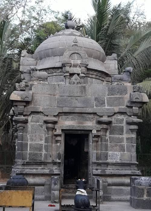 KundanKudi or Kundankuzhi Mahadevar temple at Madagadipet near Pondicherry was built fully of granit