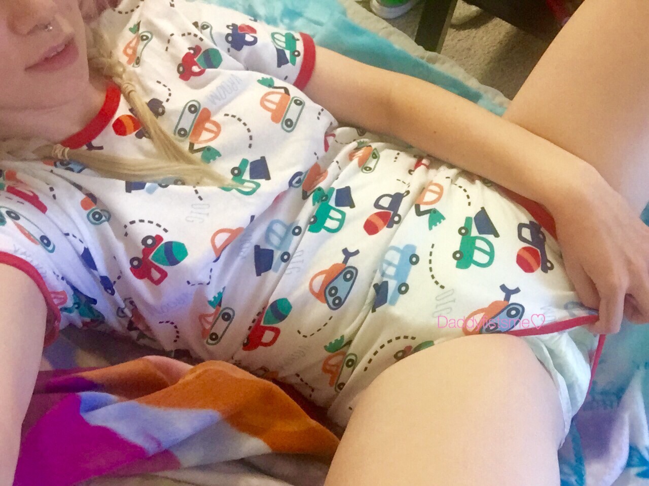 daddyfistsme:  Wouldn’t it just be so easy to push my onesie and diaper to the
