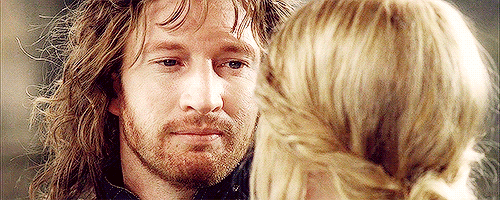 fetch-me-a-block:And again she looked at Faramir. ‘No longer do I desire to be a queen,’