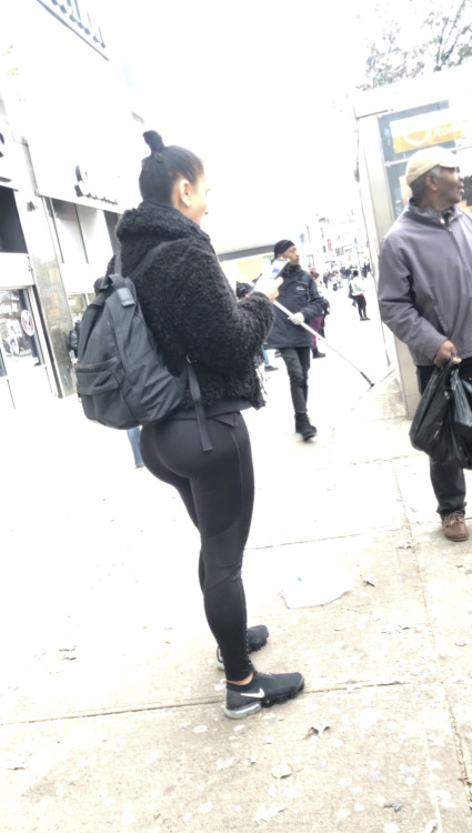 phatbootyhunter:Slim Latina bitch with the bubble. 