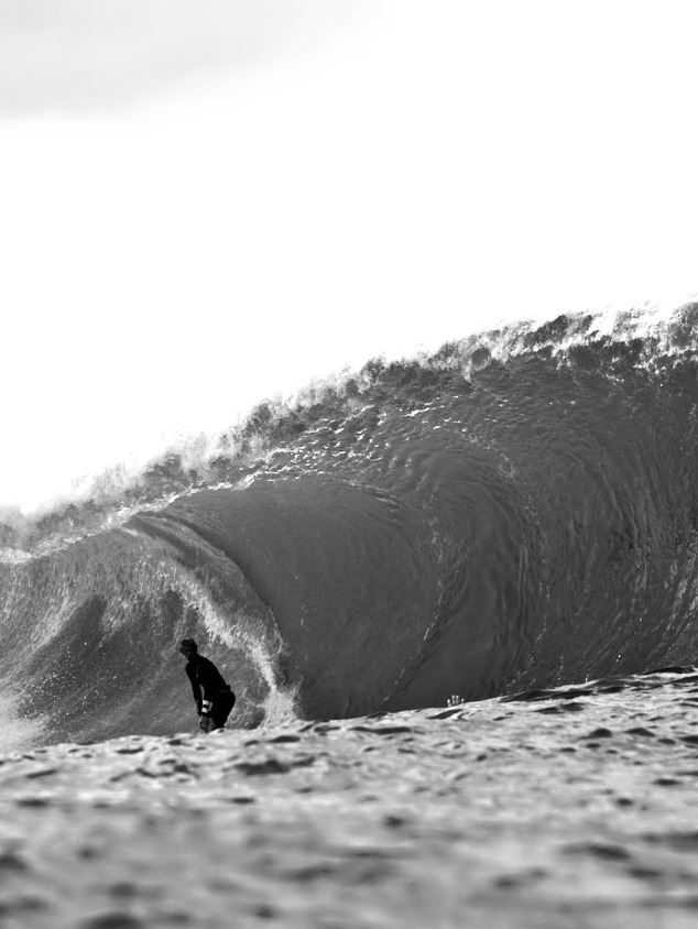 surf-deep:  surf-coastal:  highenoughtoseethesea:  John at Pipe ph LaserWolf  ocean/surf