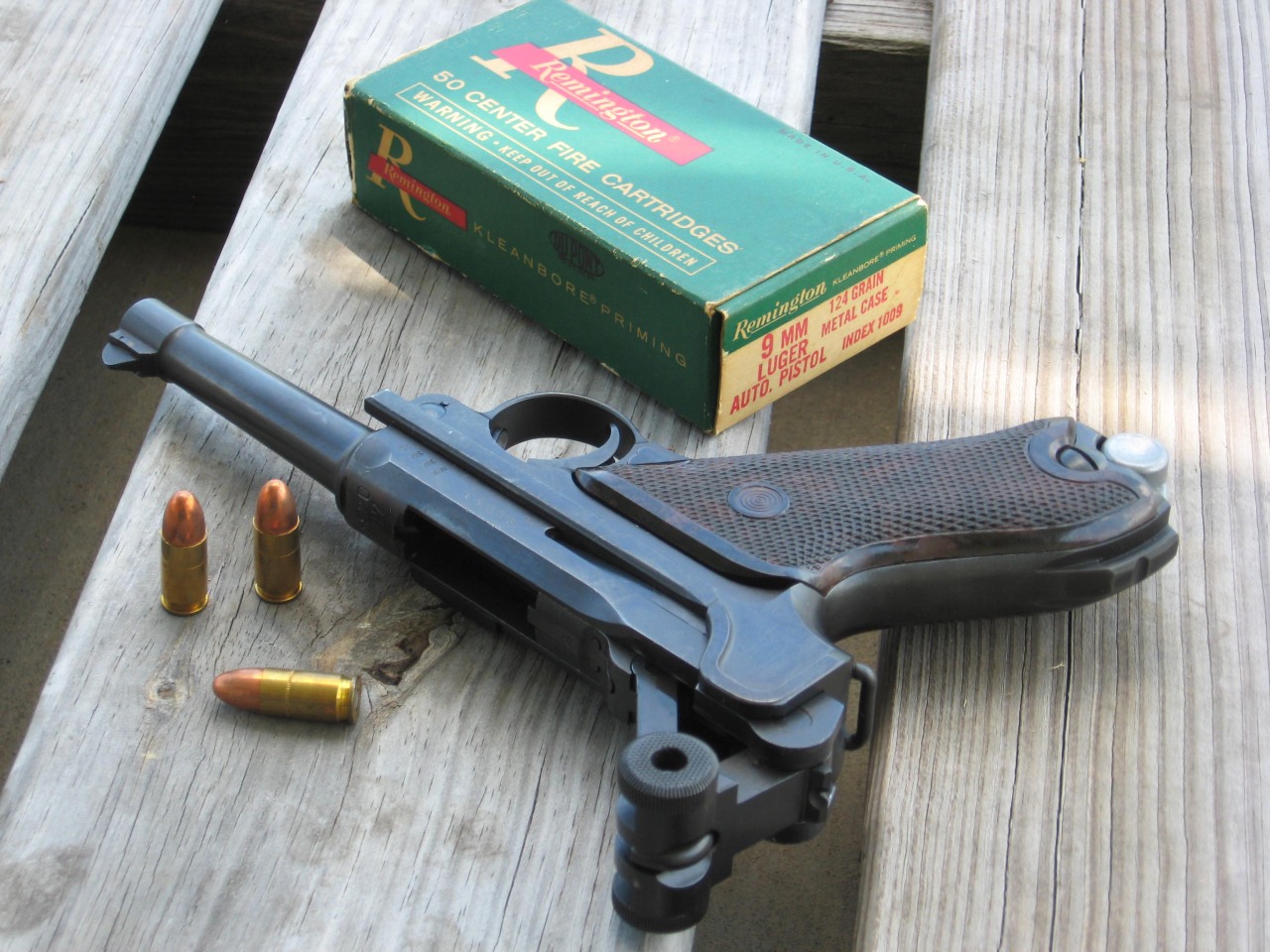 27wordsworthfightingfor:  Luger P08 