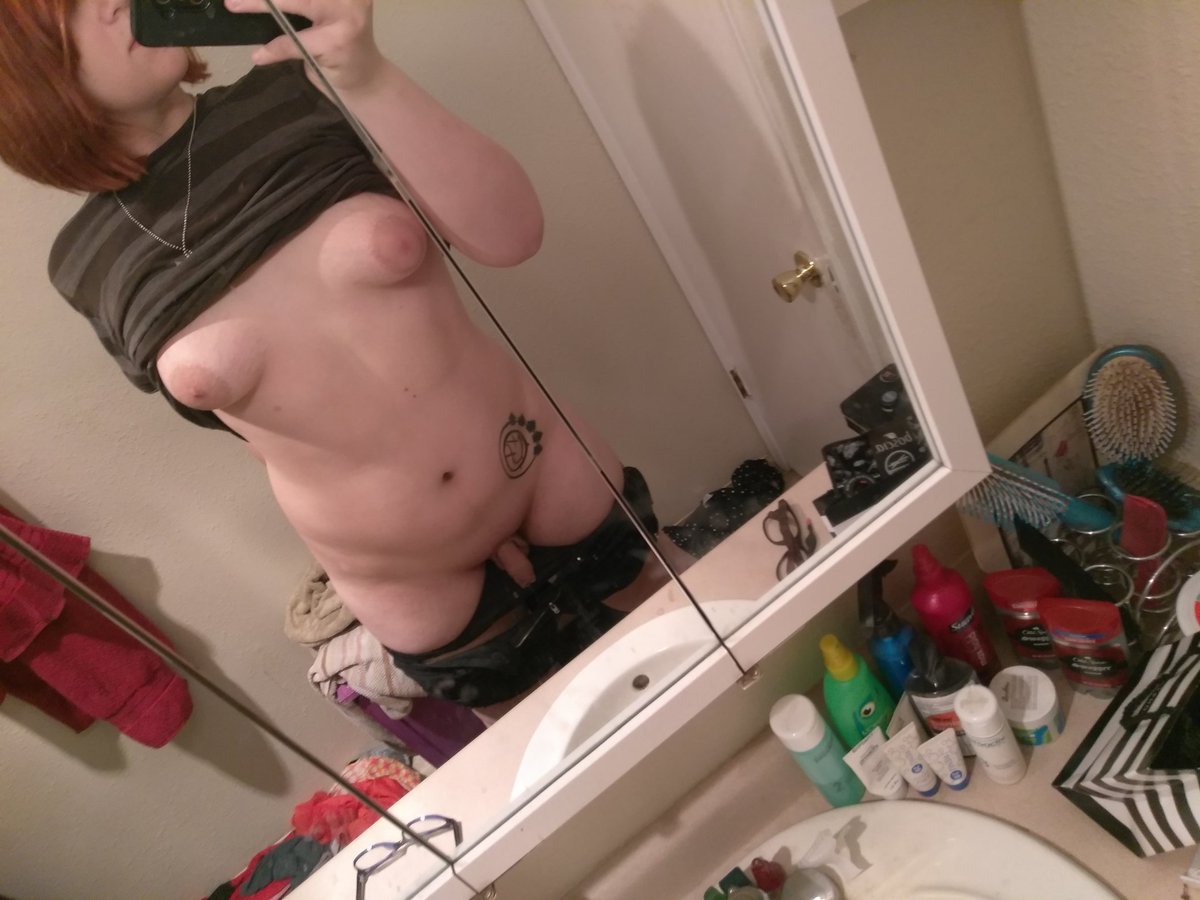 thelastalespian:  Nudes and a selfie. No my hair isn’t purple, its just the lights