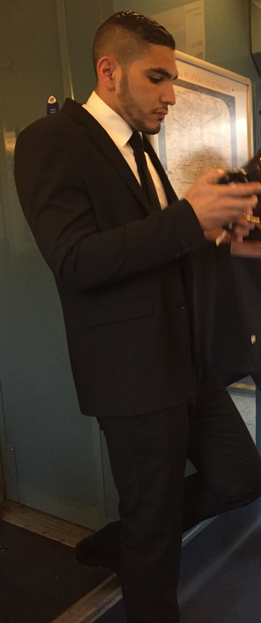 buterfly93:  julienyves:  arabeur:  Un bogosse allant travailler sur la ligne P 
