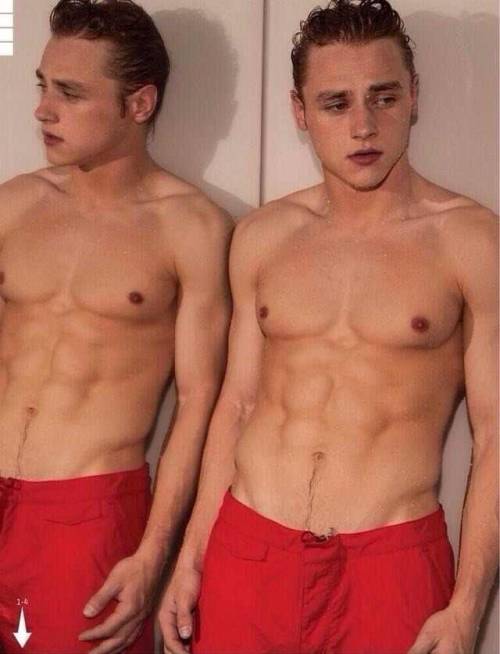 scally69:  muteboi4eva:  Mmmm….Ben Hardy!  Ben certainly knows how to show a fantastic tight body this is so so gorgeous xxxxx  Yummy Peter lol