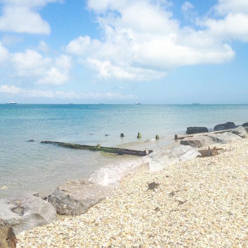 Shoot some new content from my blog this morning with @katherine_mc #isleofwight #beachlife #fblogge
