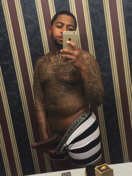 clitplayxx:phatkatbrebre:Could you handle this beautiful? I love thick men.