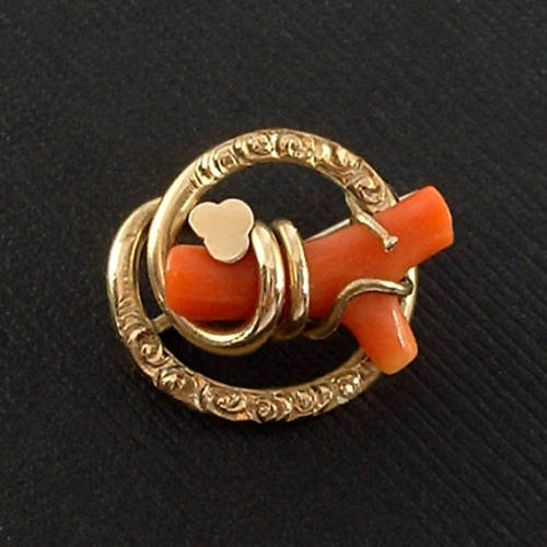 Antique Victorian CORAL Love Knot BROOCH Eternal Lovers PIN Repousse Scrollwork Lucky Shamrock Symbo