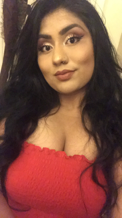 groovygrll:Me n my rubbish room lighting  Cutie