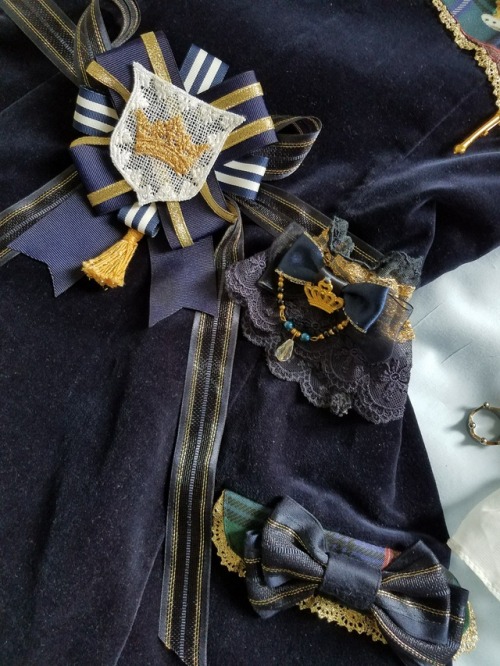 Dream Masquerade Carnival Day 2, 8/27Jewel tone royalty is my aesthetic and I’m happy to oblig