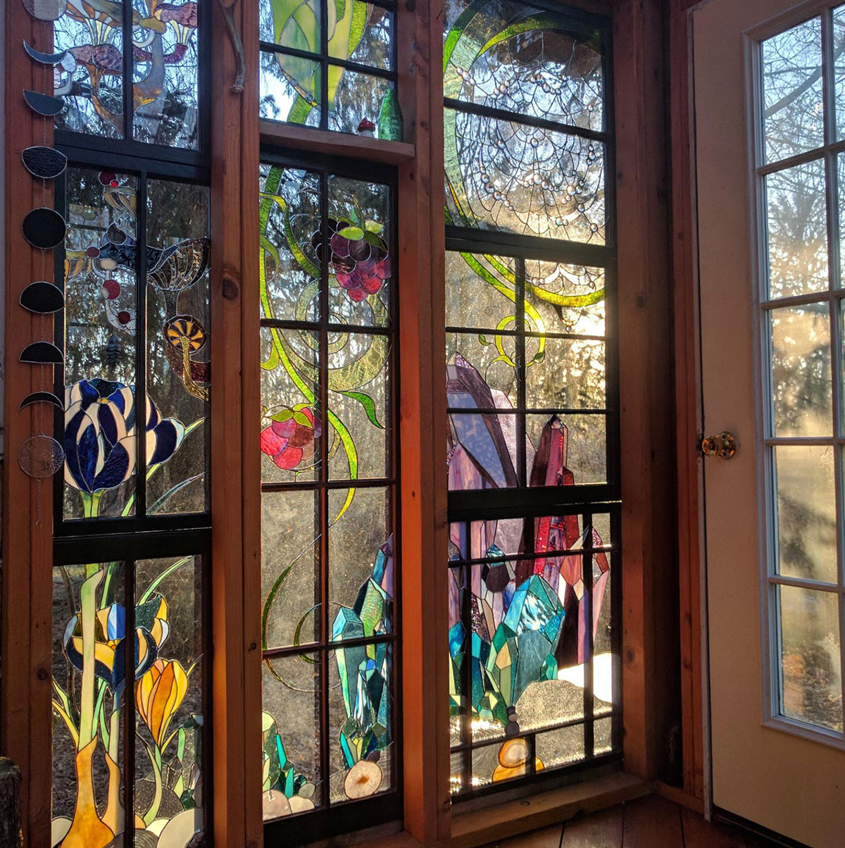 wordsnquotes:  culturenlifestyle: Glass Artist Creates Exquisite Stained Glass Cabin