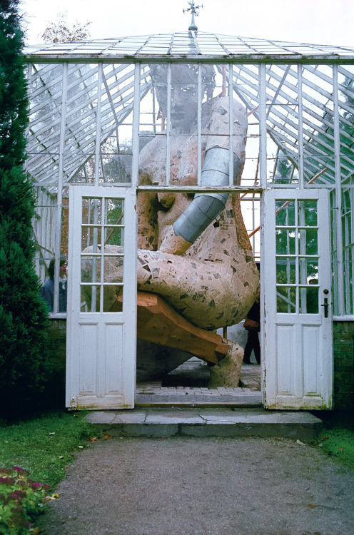 tonguebreaks:  Susanne Ussing, I Drivhuset, installed at Ordrupgaardsamlingen, 1980, wood, newspaper, metal chimney vents