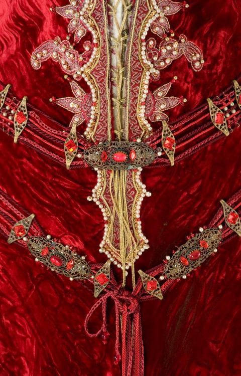 fripperiesandfobs: Costume designed by Gabriella Pescucci and Carlo Poggioli for Monica Bellucci in 