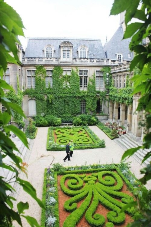 audreylovesparis:  Le Marais, Paris
