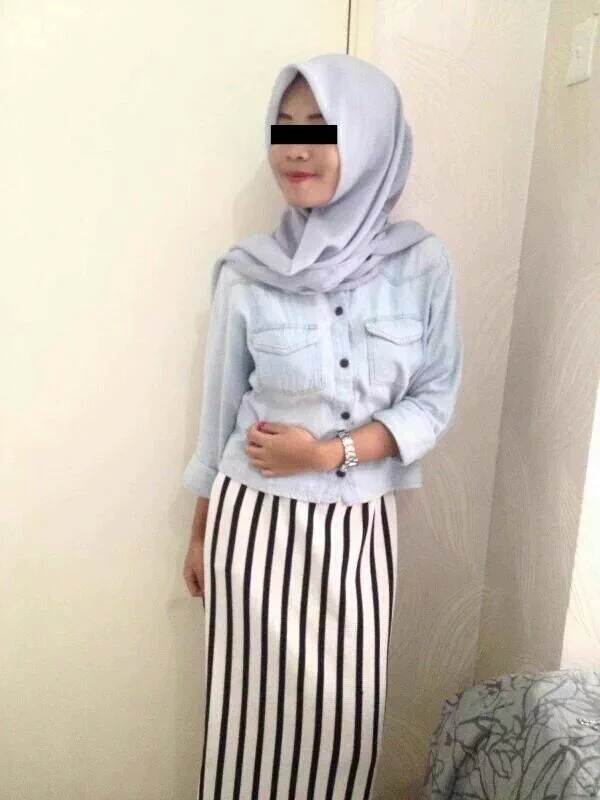 royyy17:  Awek tudung baik hati payung gambar. 