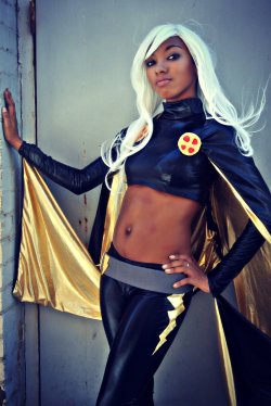 superheroesincolor:  Storm - X-Men by Resha