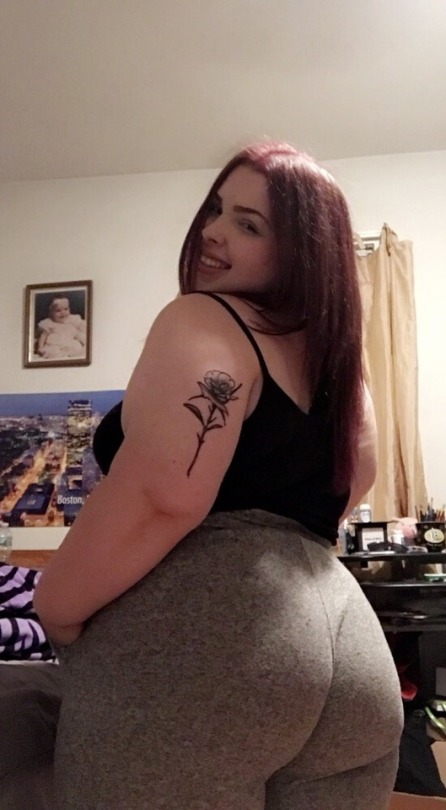 fuckingr3ckless:  It’s cold out, get you a big bitch to cuddle with. 