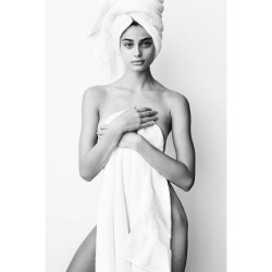 victoriassecretsuperangels:  Taylor Hill in Towel Series