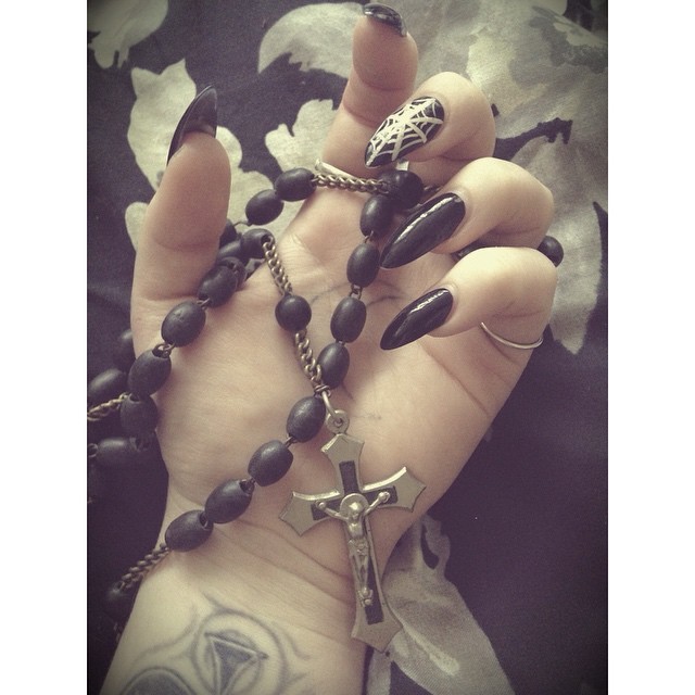 von-black:  I got an antique French rosary shopping yesterday. 