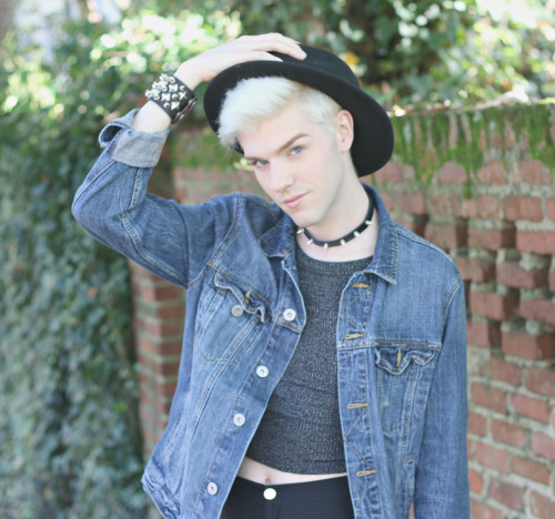 westerosbartender: houseofalexzander: More Non-Binary Fashion From Elliott Alexzander. …what 