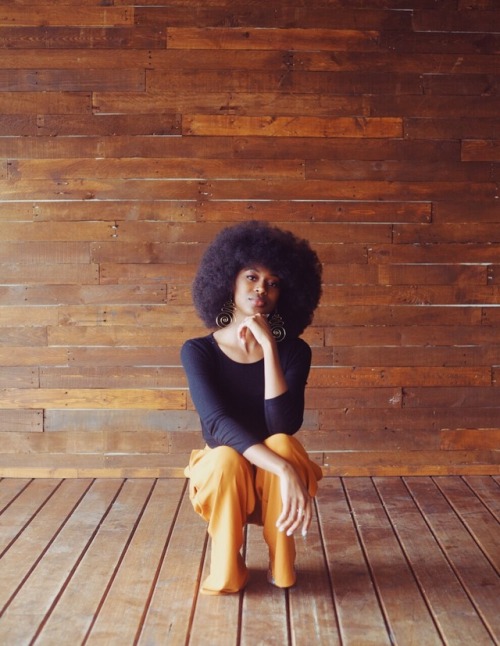 thewarmestsun:I’m surrounded by Queens that truly rock natural hair. It intimidates some but I plan 