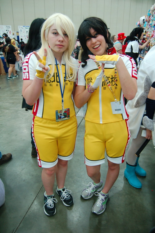 7enma:  all the yowamushi pedal cosplayers i took pictures of at otakon! if you see yourself feel free to repost as long as you credit me!   Ahhh!  That Makishima with the mismatched socks is demigirlmaki!