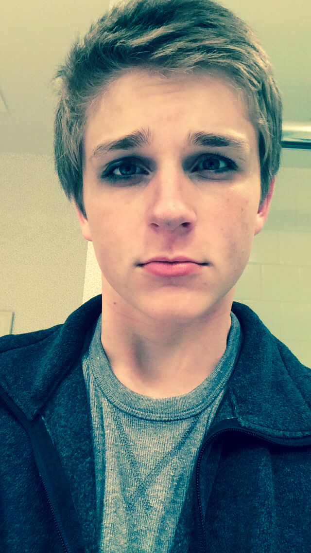 hilloween:  Look at how edgy+quirky I am 