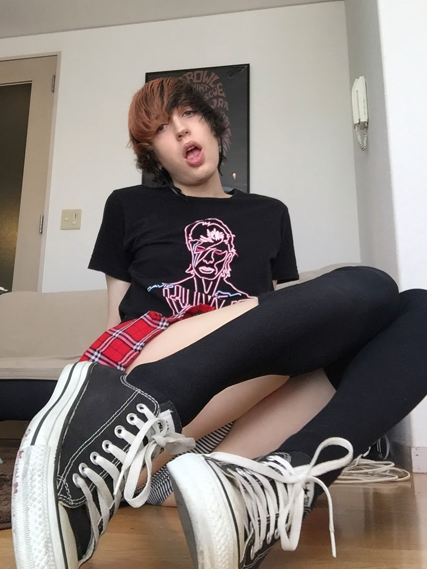 neurolog:  Sleepy sneaker Saturday (with some spankings)