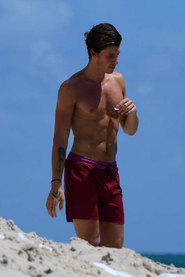 shawnmendes-updates:Shawn on the beach in adult photos