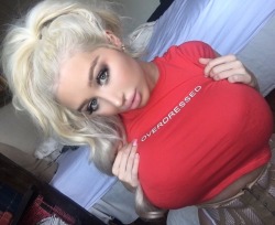 bimbo-in-training: filthyfaketittedwhore: