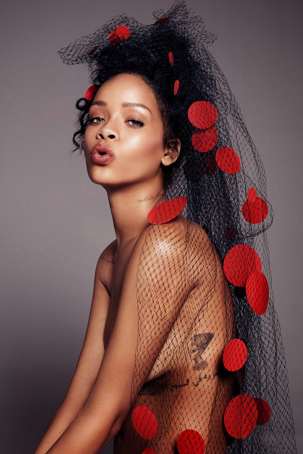 smokingsomethingwithrihanna:  Rihanna For ELLE US (December) 
