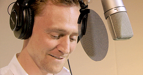 forassgard:  Tom Hiddleston - Behind the Scenes of Tinker Bell and the Pirate Fairy