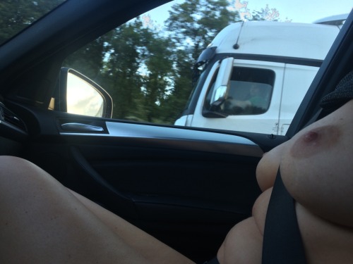 timbern:  #flashing #truckdriver #tits #boobs #car #outdoor