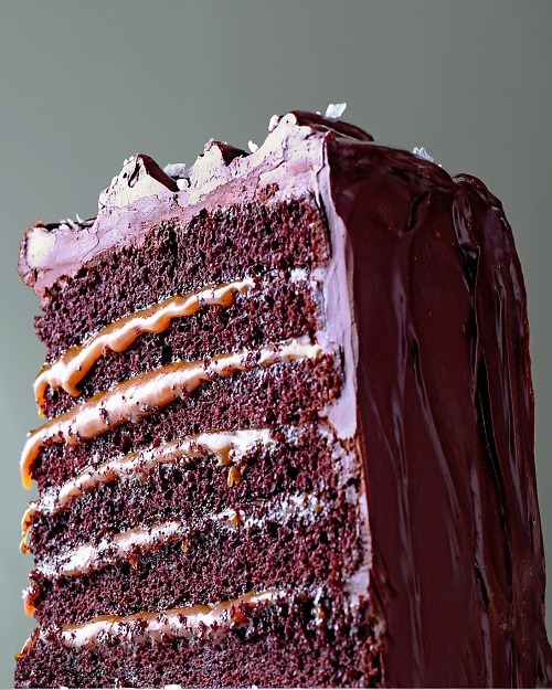 gastrogirl:salted caramel 6-layer chocolate cake.