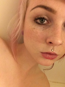 m0rphlne:  rain-boii:  Holy freckles. I forgot