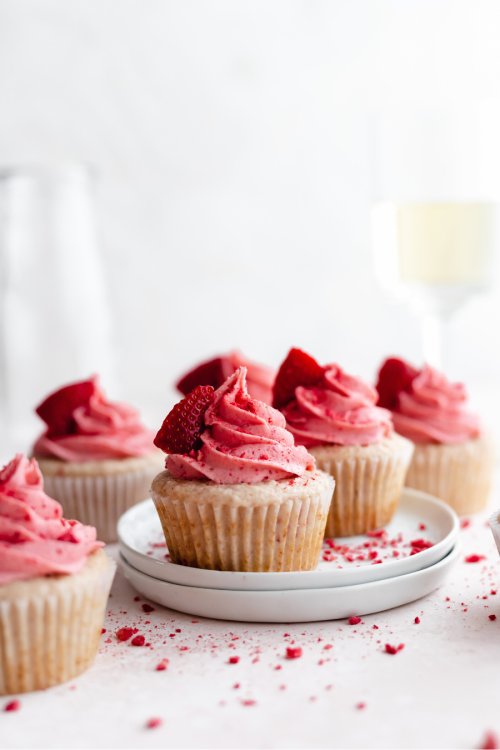 fullcravings: Strawberry Champagne Cupcakes