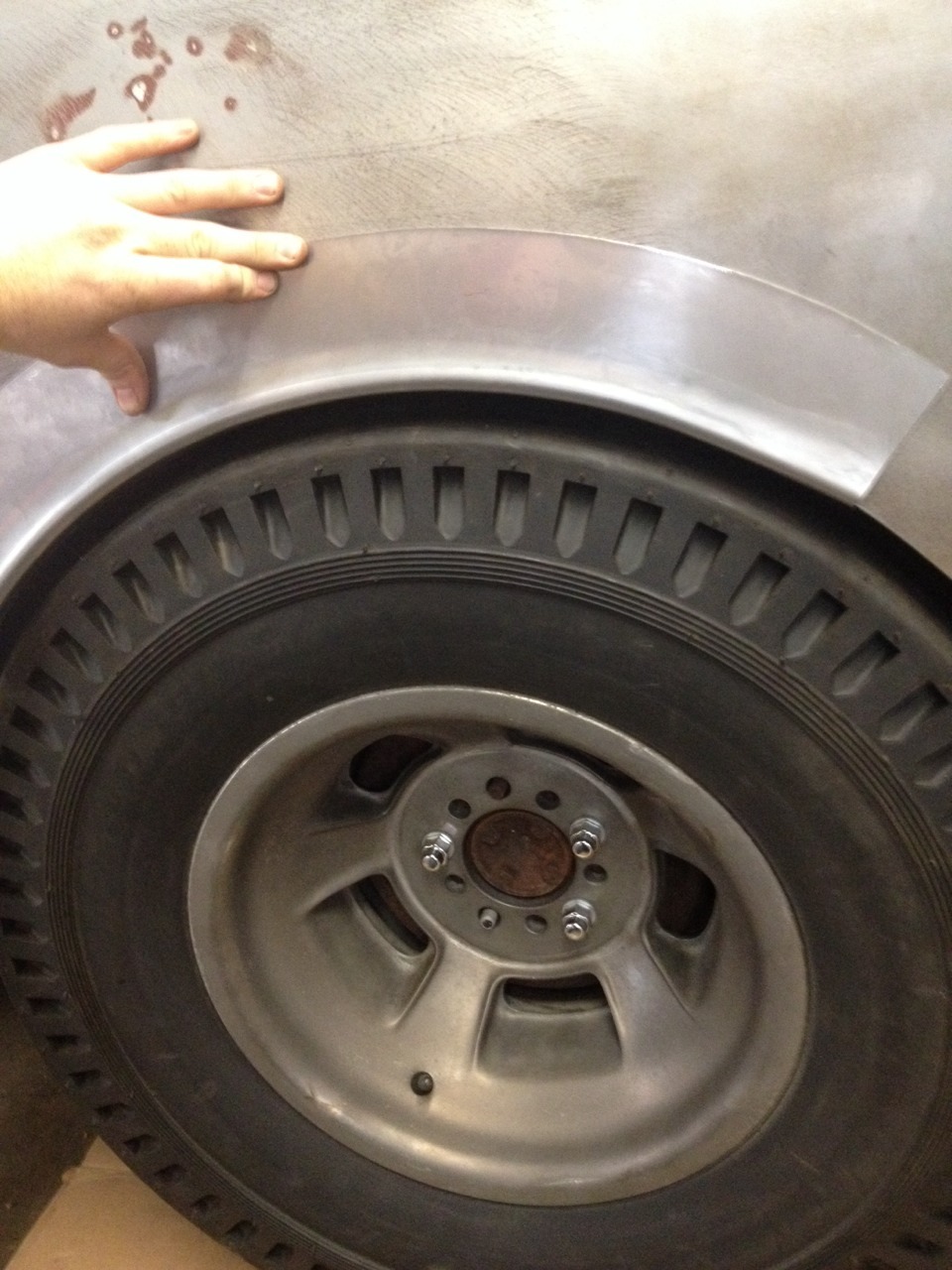 phuckingawesome:  I love 55s with this fender/wheel set up. 