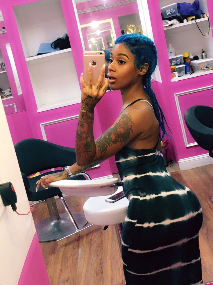 1pinkbitch:  Blue bitch 🚹