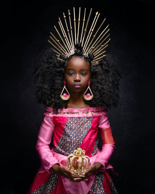 mymodernmet:Fairytale-Inspired Portraits Reimagine Disney Princesses as Regal Young Black Girls. 