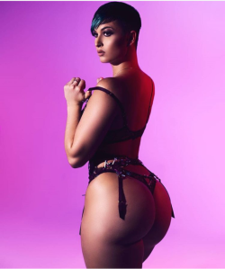 oohh-thickness:The best of Zahra Elise