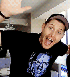 justjensenanddean: Jensen Ackles being a complete cutie pie  [x]