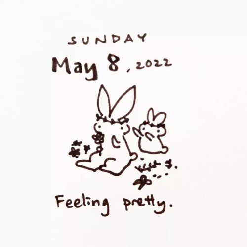 Receiving crown blessings #abunaday #daily #bunny #doodle #flowercrown #feelingpretty #一日一兔 #花冠 http