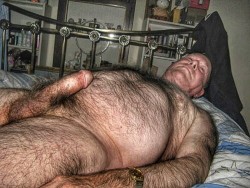 bearluvr2479:  Yum!  Daddies, Bears, and Cubs!   I’ll take on a gorilla like this any time!