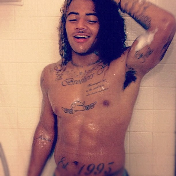 sleezedoutt:  The things I would do to him