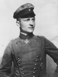 aviation-pinups:   Manfred von Richthofen