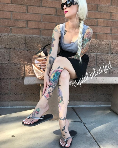 crystal-inked-legs:  Sending out some Tuesday love💕