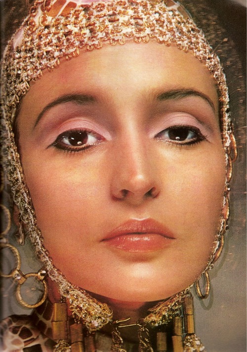 HARPER&rsquo;S BAZAAR DECEMBER 1969SWAROVSKI JEWELED HEADPIECE BY EMME